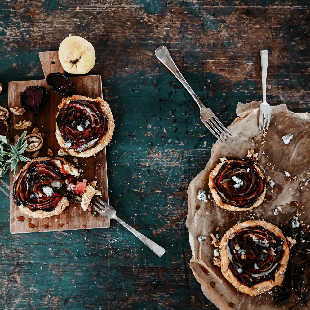 Rote Beete-Quitten-Galette mit Salbei